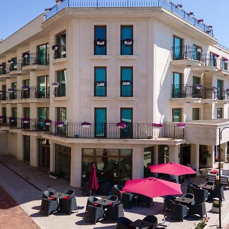 Hotel Mistral Baltsjik Buitenkant foto