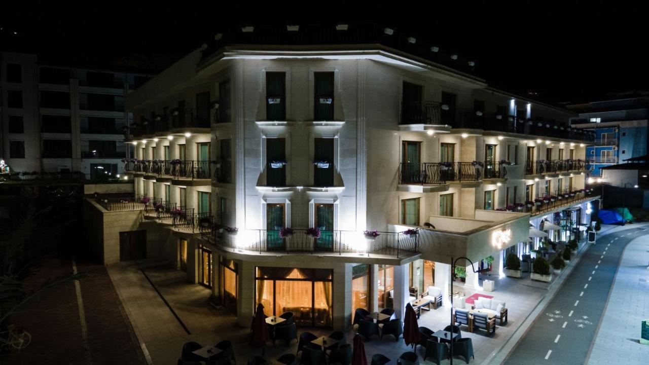 Hotel Mistral Baltsjik Buitenkant foto