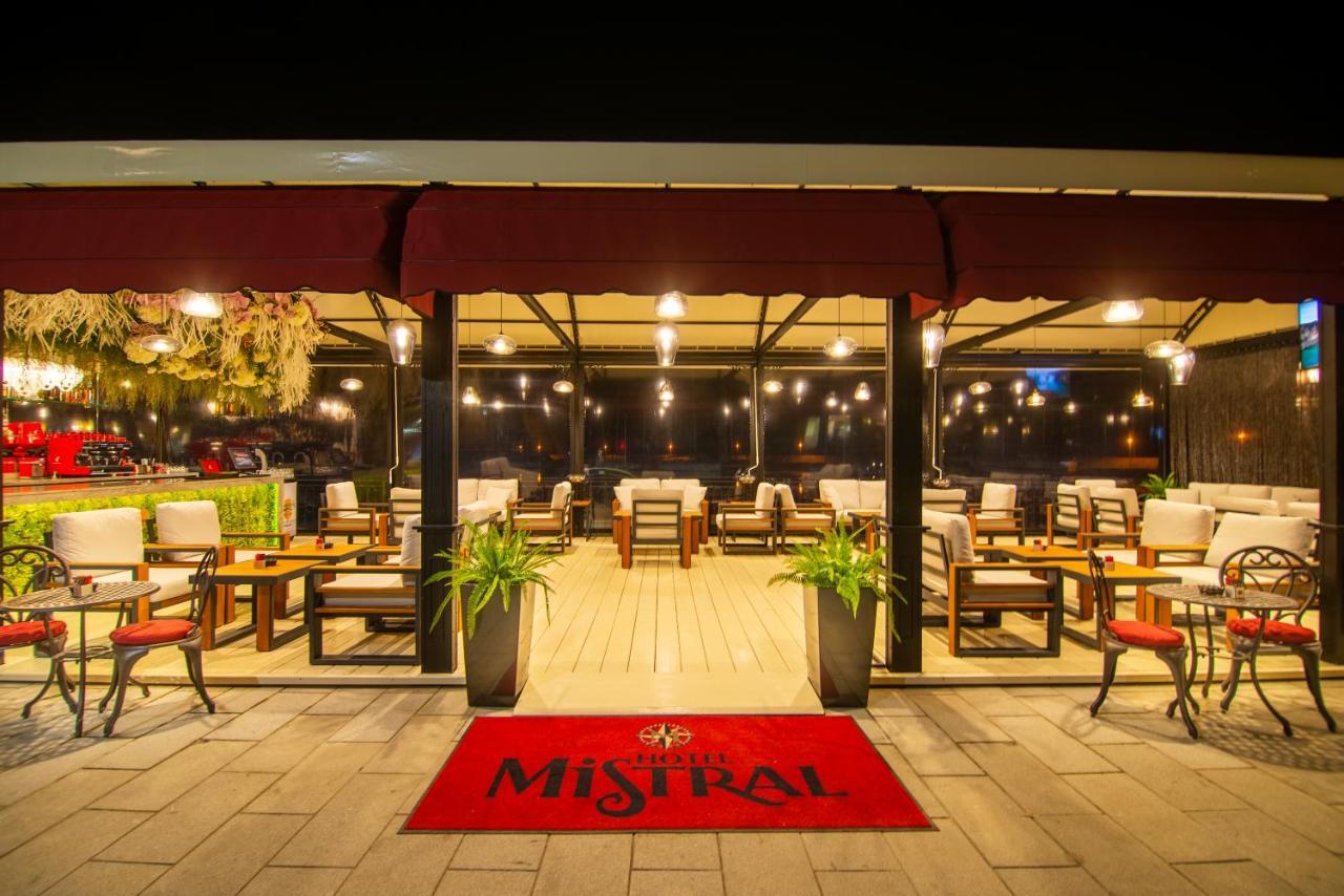 Hotel Mistral Baltsjik Buitenkant foto