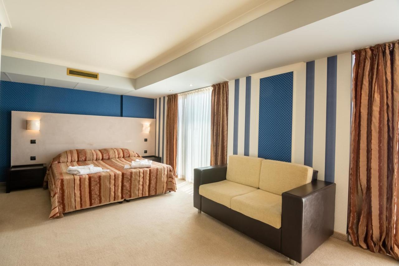 Hotel Mistral Baltsjik Buitenkant foto