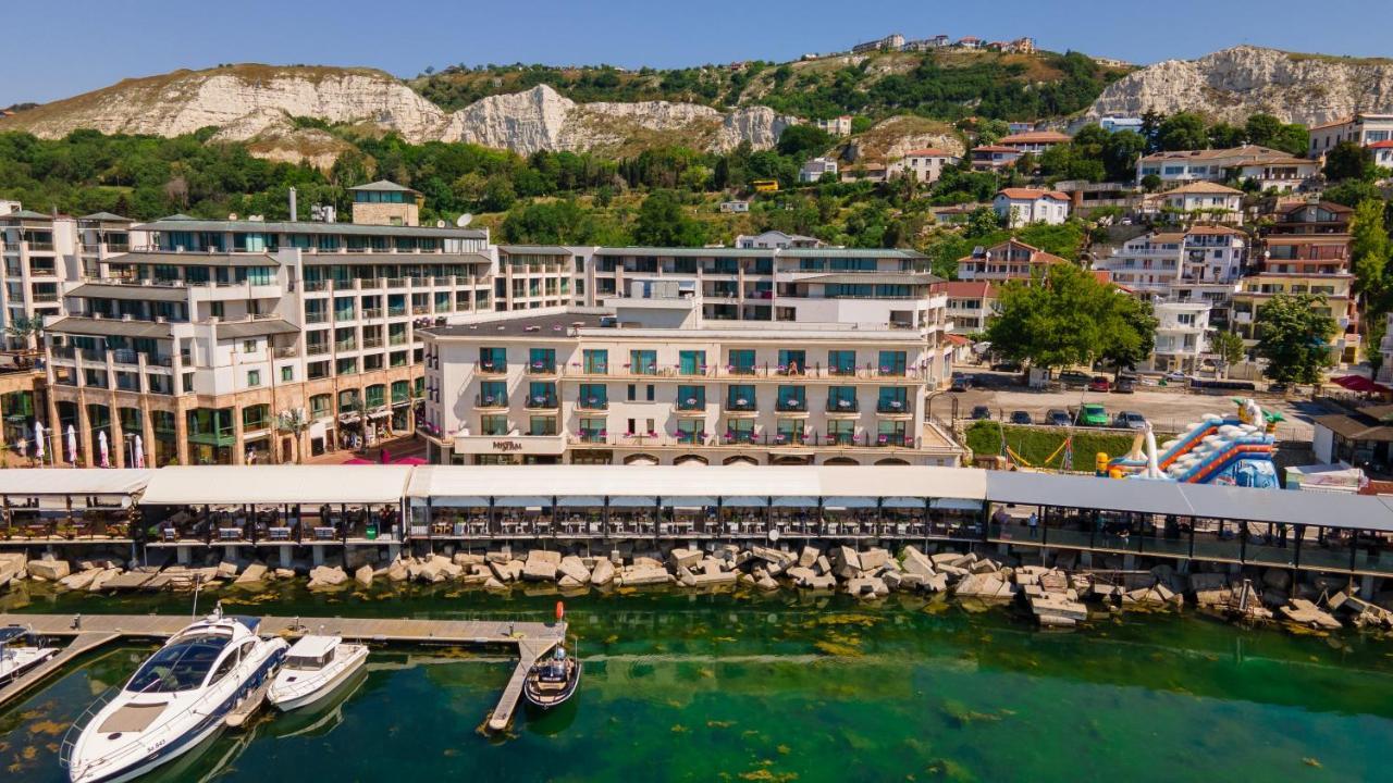 Hotel Mistral Baltsjik Buitenkant foto